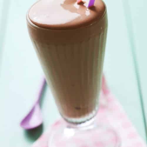 Try this healthy peanut butter cup protein smoothie that taste like a peanut butter chocolate milkshake! You will not believe this thick, delicious smoothie is healthy for you and packed with protein!