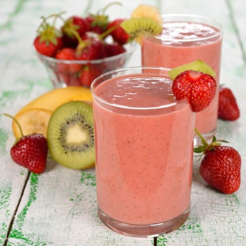 Blend this healthy, nutrient-dense strawberry kiwi smoothie that will leave you feel energized! Blend with a lot of ice to make it a thick, creamy smoothie!
