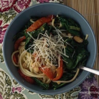 This kale, lemon and white bean pasta makes for a delicious and healthy recipe!