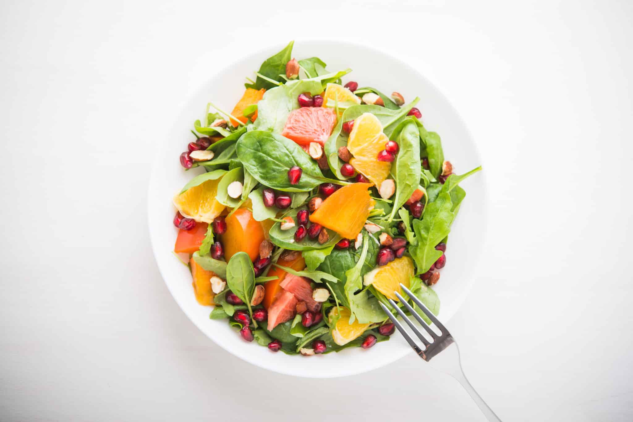 Think all salads are automatically healthy? Well, not always: these 7 mistakes can turn your salad from healthy to calorie bombs.