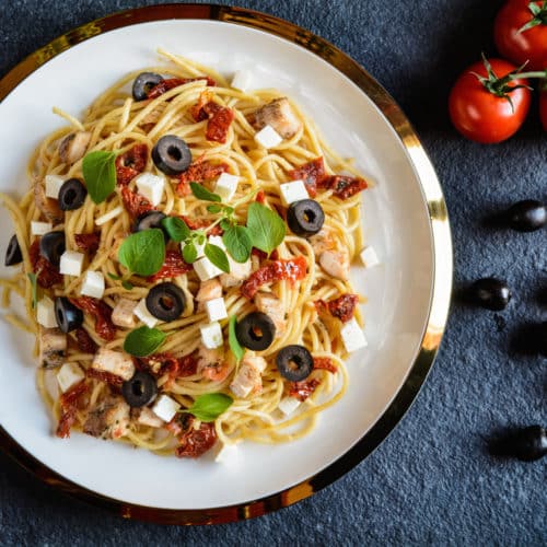 Try this delicious recipe for mediterranean chicken with potato noodles!