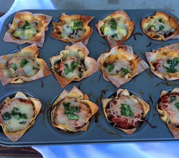 The perfect appetizer or dinner these healthy skinny lasagna vegetarian cupcakes are an easy and tasty muffin tin recipe with little clean up! #repin #meatless