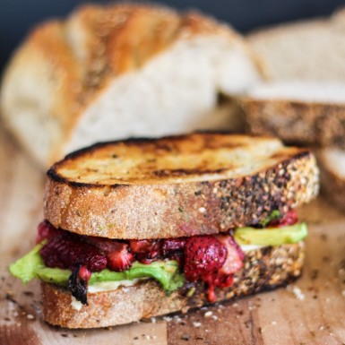 Bite on this vegetarian, dairy-free grilled cheese sandwich with avocado and roasted strawberries for a low-calorie lunch!