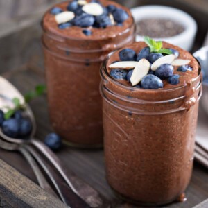 overnight chocolate chia seed pudding