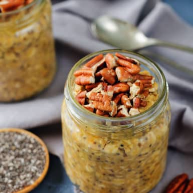 Craving pumpkin pie for breakfast? Well, you're in luck with our healthy overnight pumpkin spice oatmeal breakfast recipe. Skip the guilt, not the flavor.