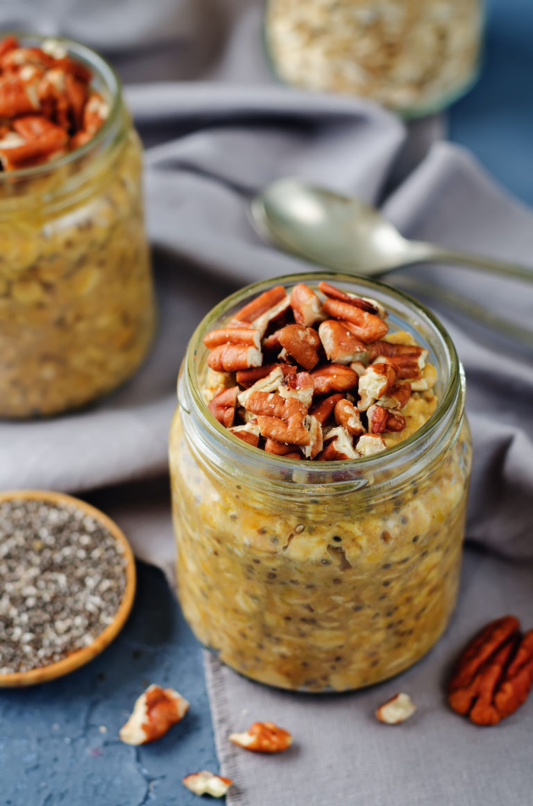 Craving pumpkin pie for breakfast? Well, you're in luck with our healthy overnight pumpkin spice oatmeal breakfast recipe. Skip the guilt, not the flavor.