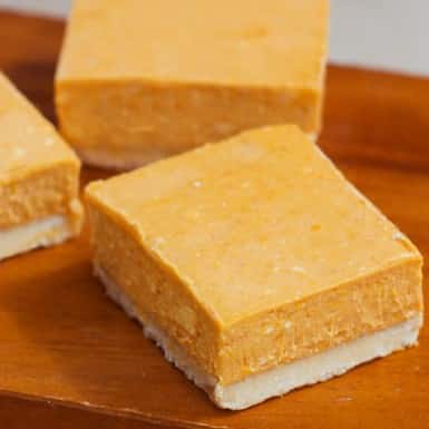 You have got to make these dreamy pumpkin cheesecake bars this fall! SO yummy. #pumpkin