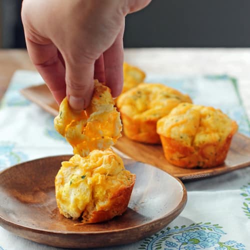 Whip up these mouthwatering cheddar bay pull apart muffins for a healthy side dish. #vegetarian #lowcalorie