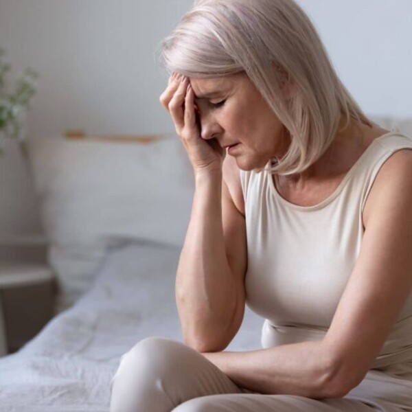 woman-holding-head-experiencing-magnesium-deficiency-headache