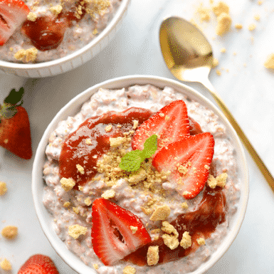 Dessert for breakfast? Yes please! Try this easy Strawberry Cheesecake Overnight Oat recipe!