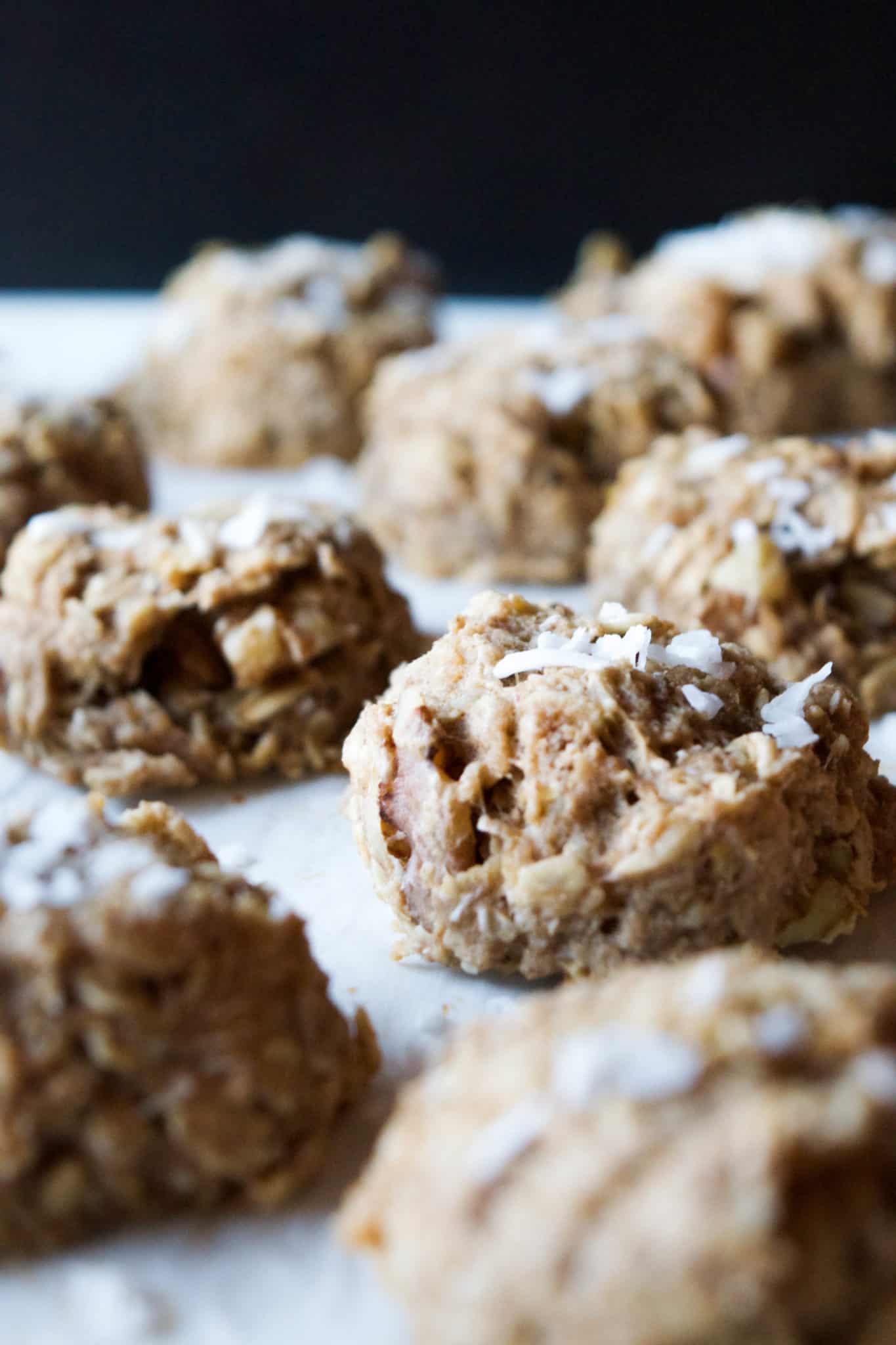 Filling, healthy, delicious - everything you could want for breakfast! Make a big batch of these healthy breakfast cookies and have breakfast ready to go all week long. #recipe #breakfastcookies