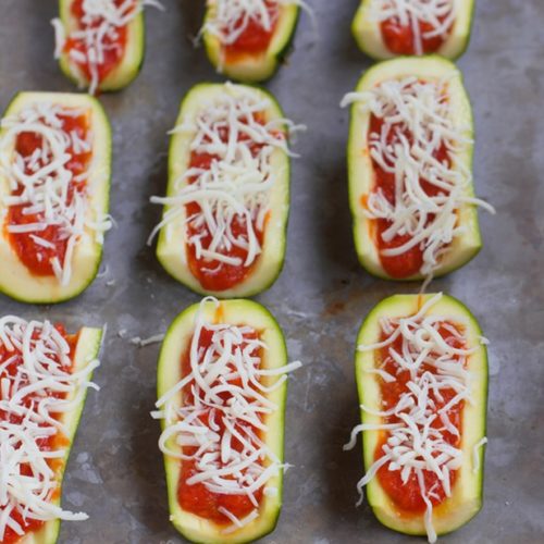 Make this super easy zucchini pizza boat recipe for a delicious snack for the family! #glutenfree #healthysnack