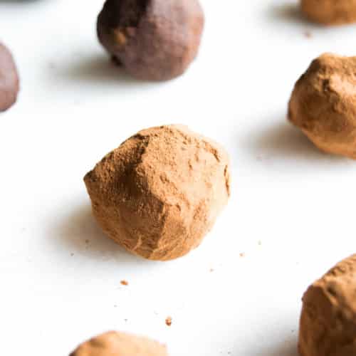 All you need is 6 ingredients for these super rich and delicious espresso chocolate truffles! #dessert #chocolate