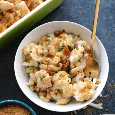 Check out this delicious Cauliflower Mac N' Chicken Casserole!
