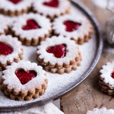 Check out these healthy holiday peanut butter and jelly christmas cookies!