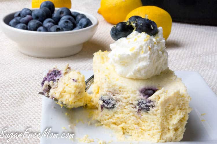 crockpot cake with blueberries