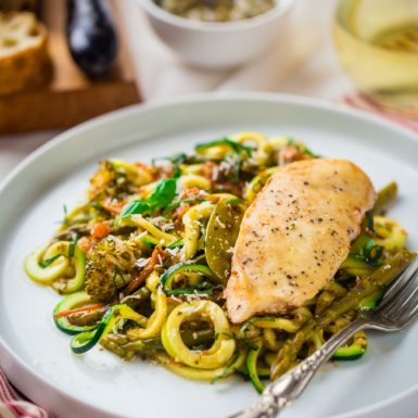 Try this simple and delicious slow cooker recipe for Italian chicken with zucchini noodles for a delicious low-fat gluten-free meal that tastes incredible!