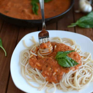 Check out this delicious recipe for homemade tomato basil marinara sauce!