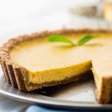 This easy healthy, and gluten free orange pie uses a secret ingredient to make it PACKED with protein and low in calories. It’s perfect for breakfast, snack or dessert!