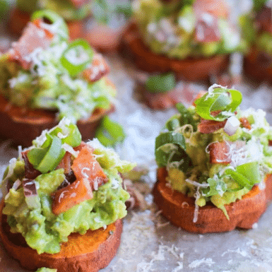 Check out these roasted sweet potato rounds with guacamole and bacon!
