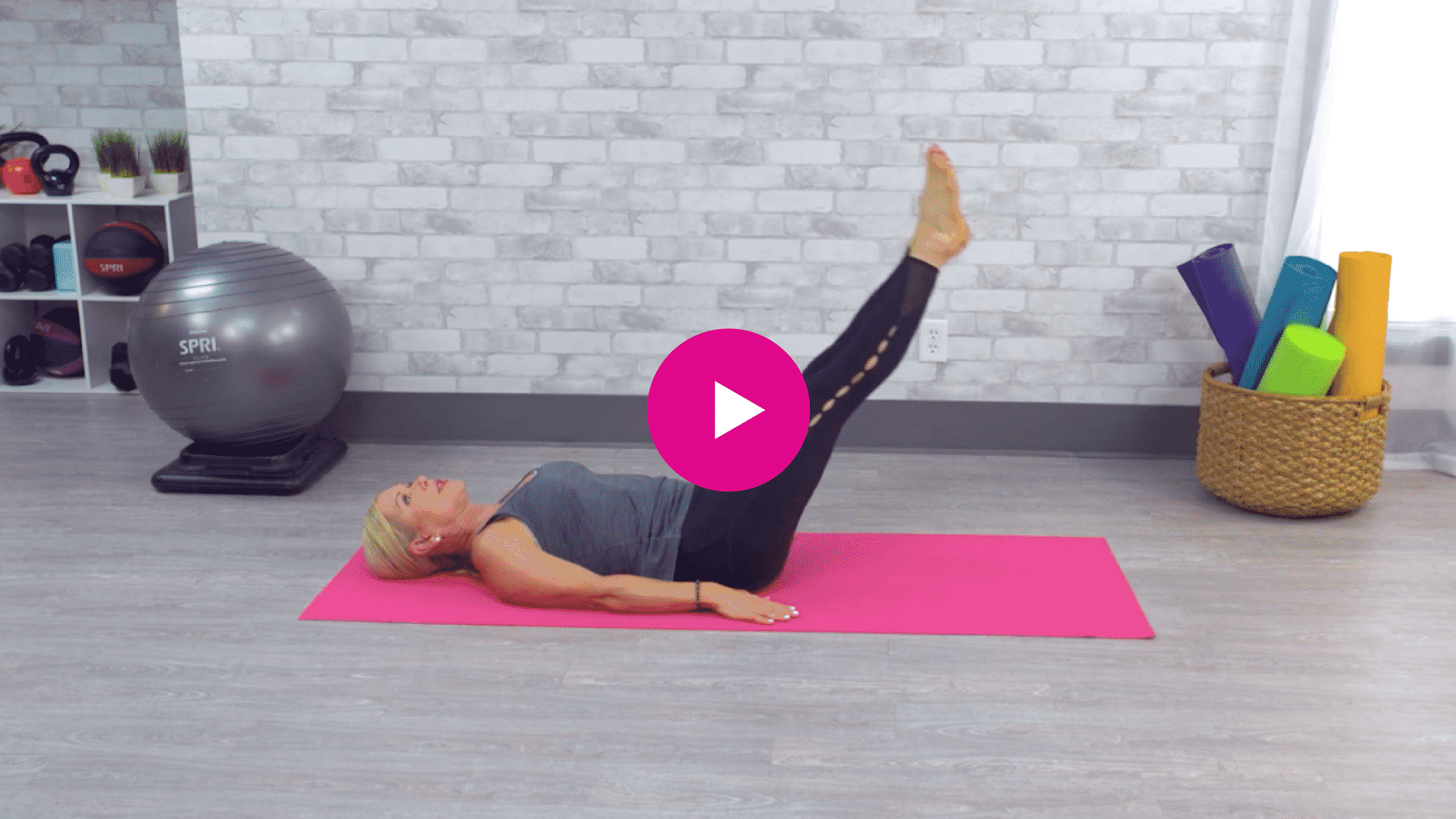 Chris Freytag performing a 10 minute vinyasa flow workout video
