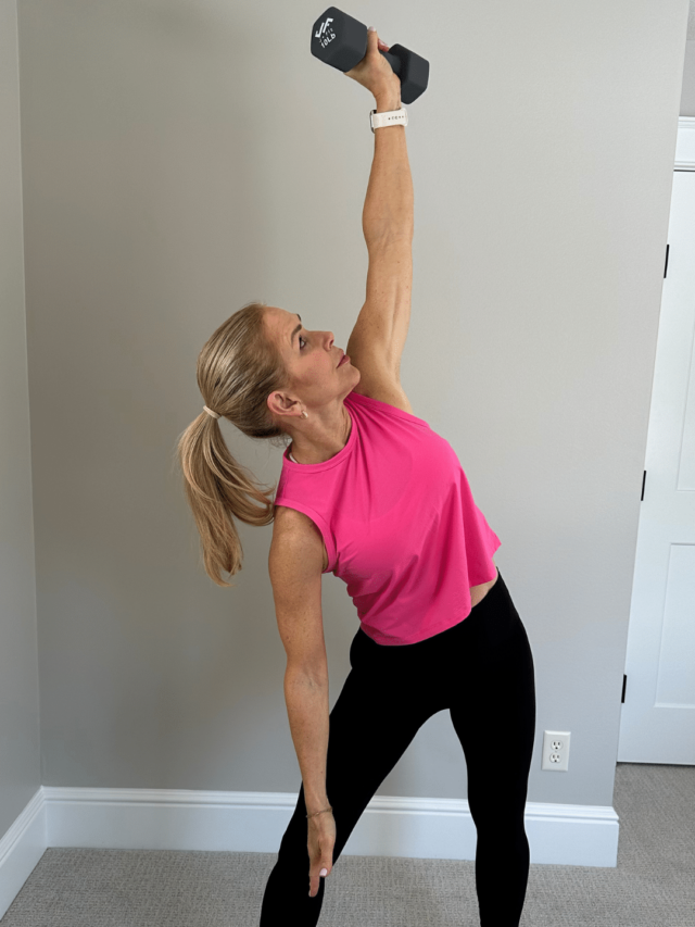 A Quick Standing Core Workout to Tone Your Abs