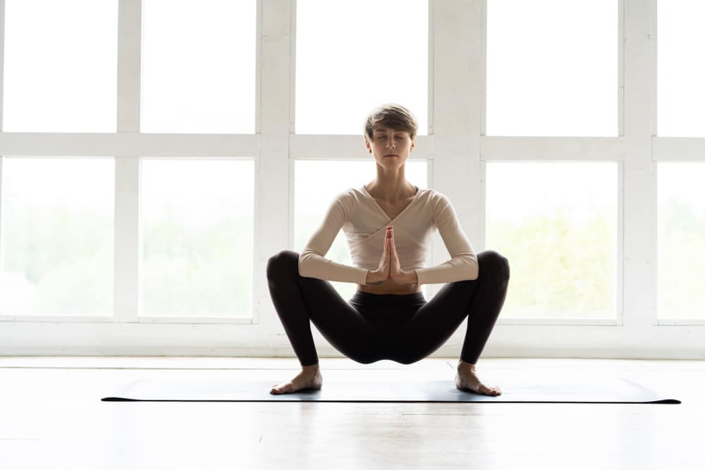 yogi squat successful  achromatic  room
