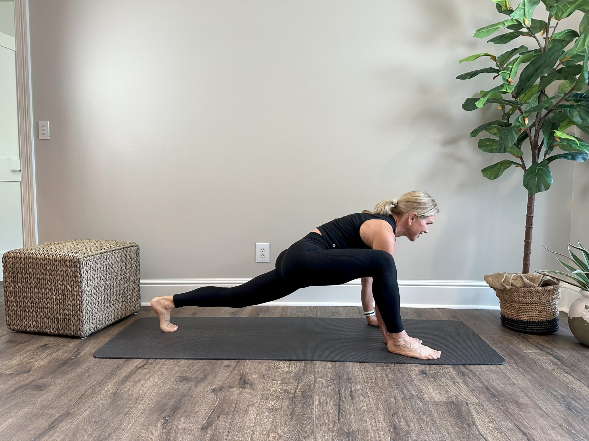 Chris Freytage demonstrating a runners lunge stretch.