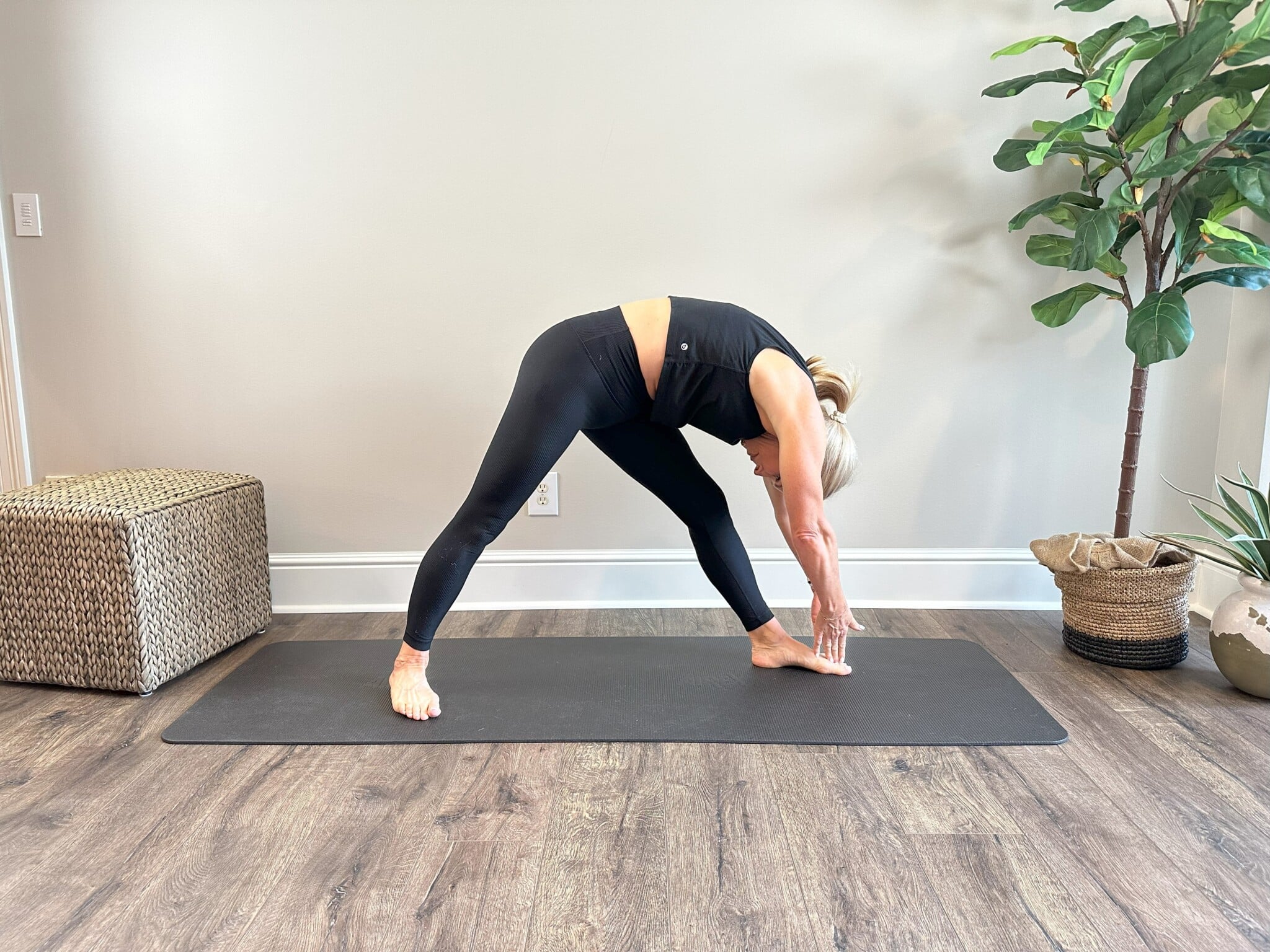 Ease Sciatica Pain In Minutes With 8 Stretches From An Expert Trainer 