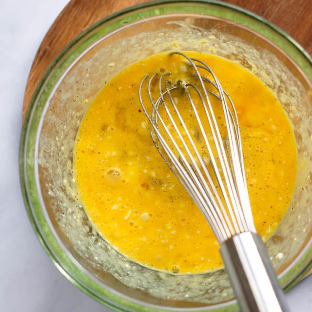 Beat the beaten egg mixture with the cheese