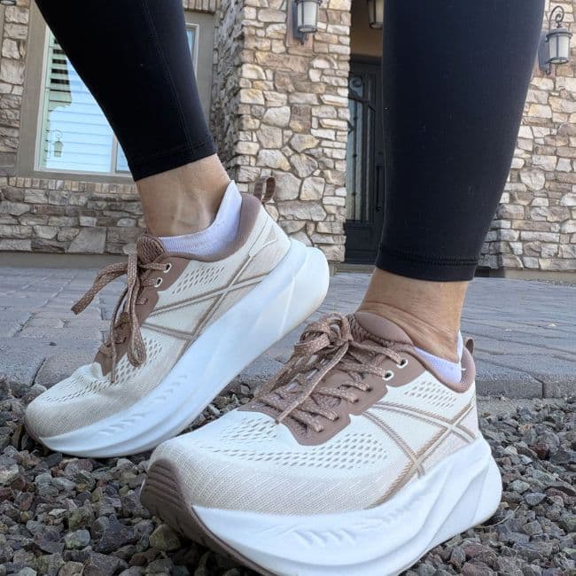 ALLSWIFT Road running shoe with max cushioning for walking and running workouts