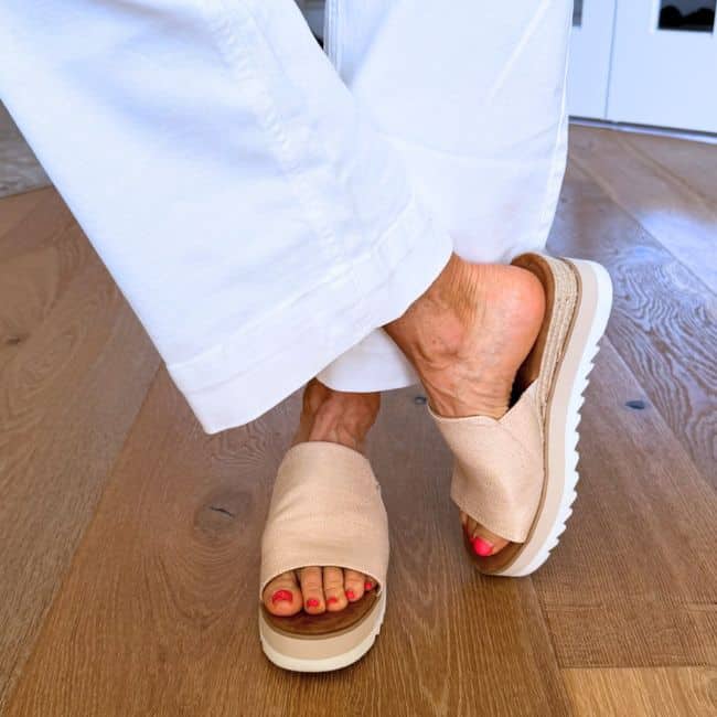 Arch support travel sandal for women walking comfortably on vacation